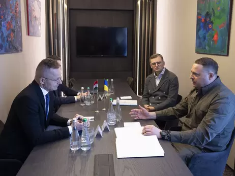 Єрмак та Кулеба в Ужгороді зустрілись з главою МЗС Угорщини Сійярто 