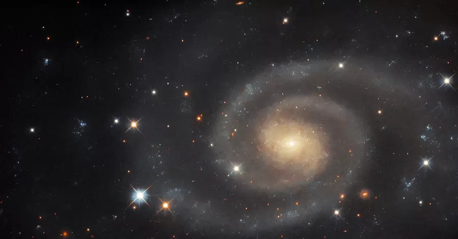 Телескоп Hubble сфотографировал спиральную галактику в созвездии Геркулеса
