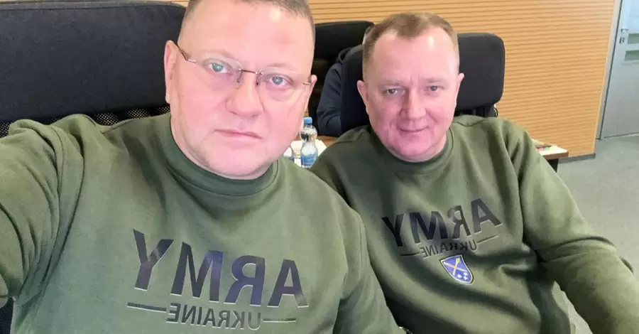 После слухов об отставке Залужный опубликовал фото с начальником Генштаба 