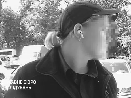 Студентка, выдавшая себя за военного с ранениями, выманила у женщины на сайте знакомств 800 тысяч грн
