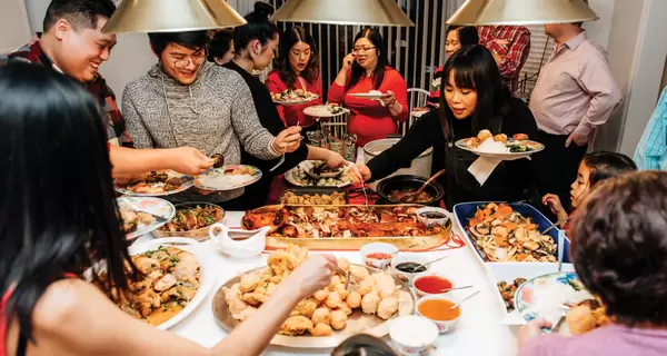Вареники з тофу та локшина на 6 метрів: що готують китайці до новорічного столу