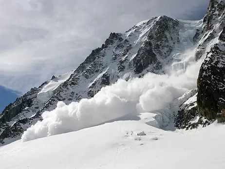 Рятувальники попереджають про лавини у Карпатах, а синоптики - про аномальне тепло