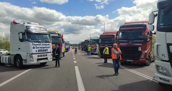 Польские фермеры в пятницу возобновят забастовки на границе с Украиной