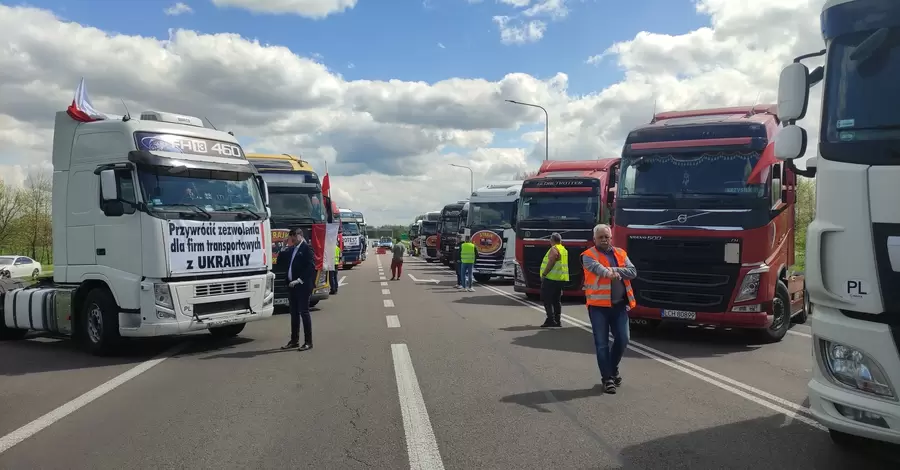 Польські фермери у п'ятницю відновлять страйки на кордоні з Україною