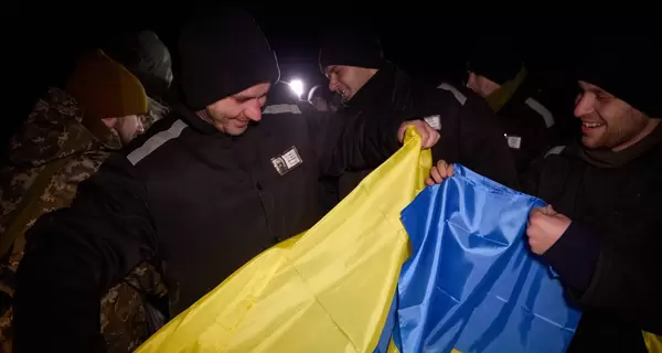 Украина вернула еще 100 человек из плена РФ 