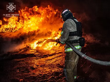 Более 10 домов сгорели дотла - в ГСЧС рассказали о последствиях удара по Харькову