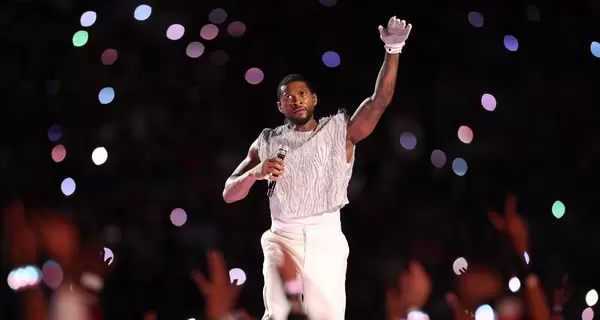 Духовий оркестр, акробати та ролики: Ашер став хедлайнером фіналу Super Bowl