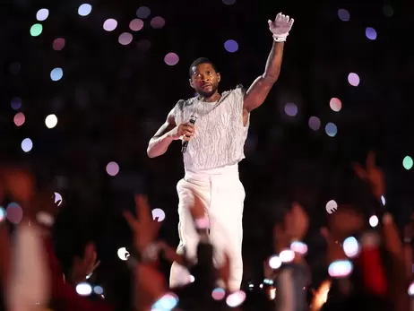 Духовий оркестр, акробати та ролики: Ашер став хедлайнером фіналу Super Bowl