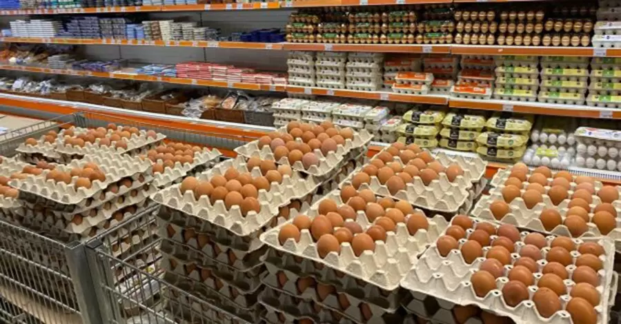 Що з цінами в лютому-березні: чому подешевшали яйця і які продукти не варто купувати про запас