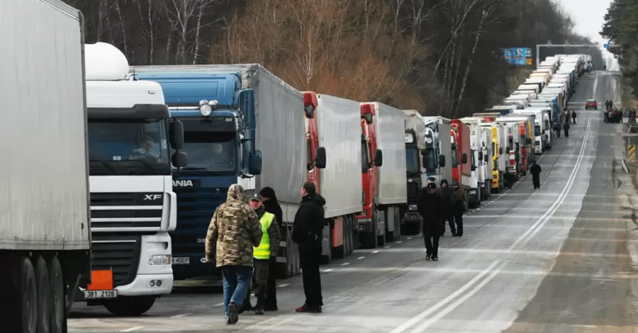 На кордоні з Польщею заблоковано п'ять пунктів пропуску