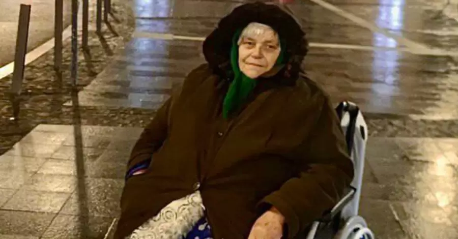 Україна повернула з окупації 80-річну жінку - на візку вона проїхала через п'ять країн