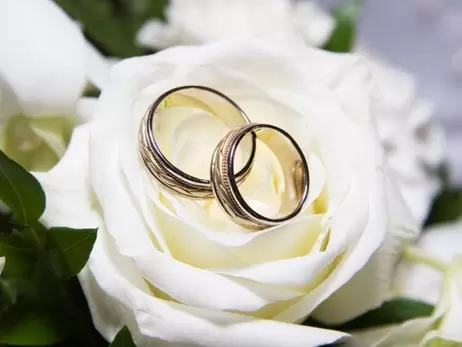 В День влюбленных в Украине поженились 700 пар