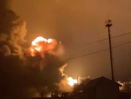 В РФ сильна пожежа на Курській нафтобазі, місцева влада заявила про атаку дронів