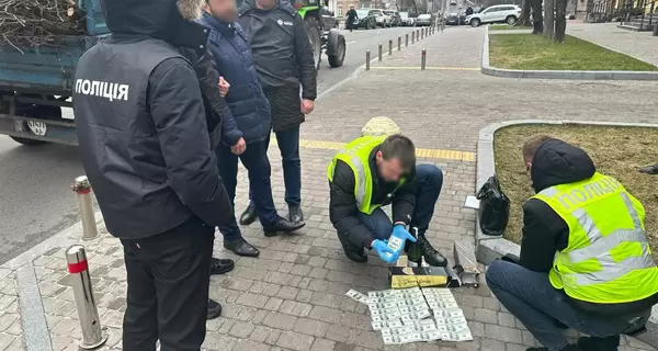 Чиновник Минкульта за взятку обещал помочь вывезти антикварное оружие 