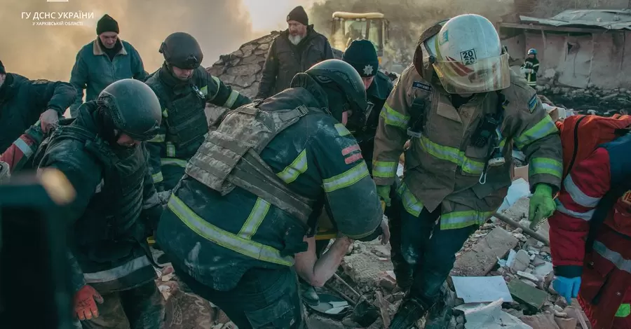 У Куп'янську завершили розбирати завали після влучання російських авіабомб, двоє людей загинули