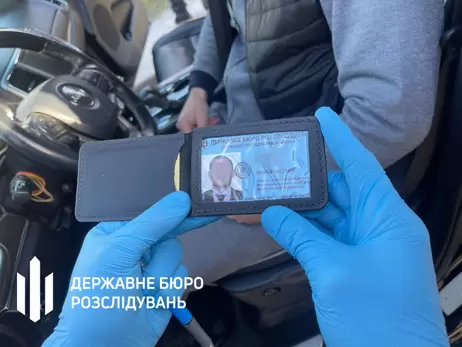 В Киеве задержали безработного на джипе с липовыми удостоверением и формой ГБР