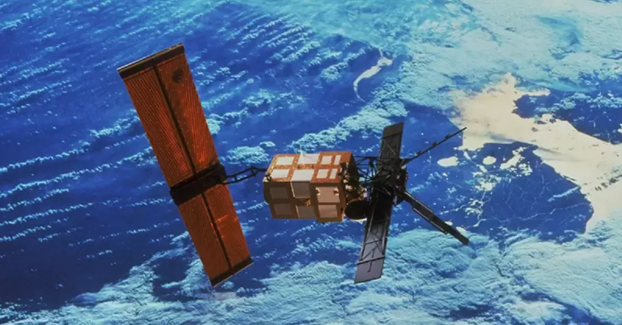 На Землю упадет спутник, который провел в космосе 30 лет