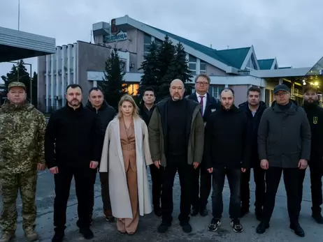 П'ять українських міністрів на чолі зі Шмигалем прибули на кордон, але польська сторона проігнорувала 