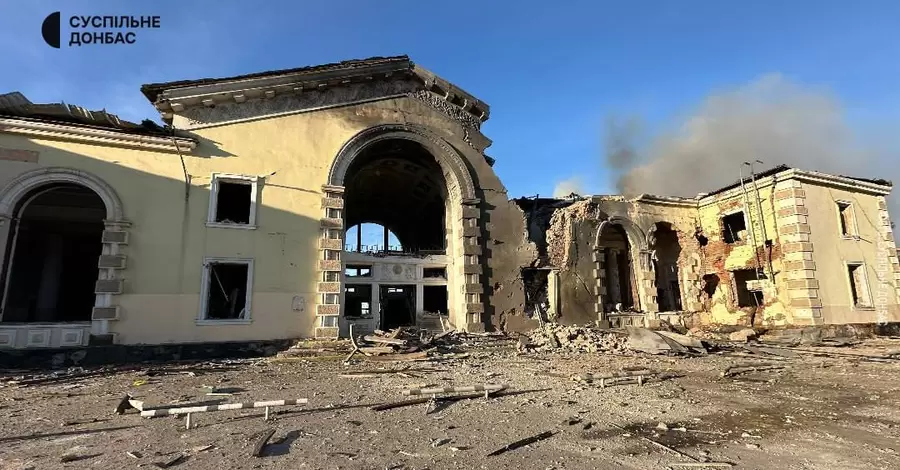 Ночью РФ ударила ракетами по Константиновке: повреждены вокзал, храм и десятки домов