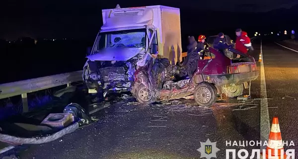 Во Львовской области пьяный водитель въехал в автомобиль с надписью «На щите», погибли три человека