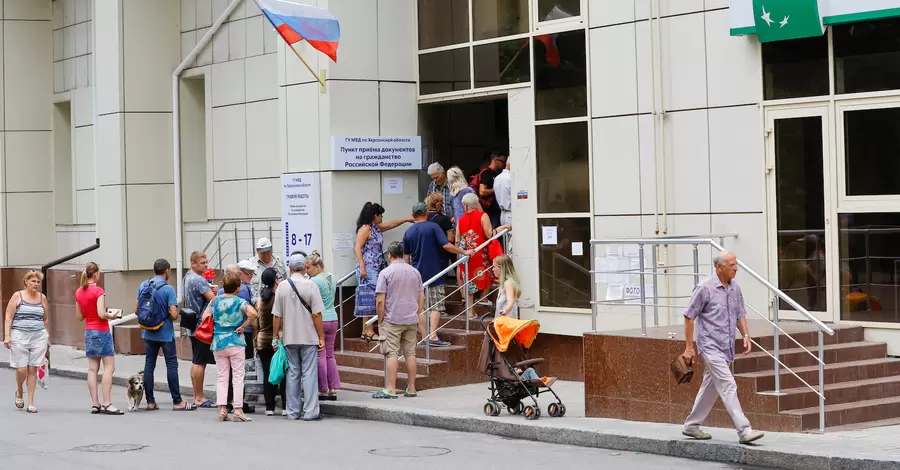 Росія стверджує, що видала понад два мільйони паспортів українцям на окупованих територіях