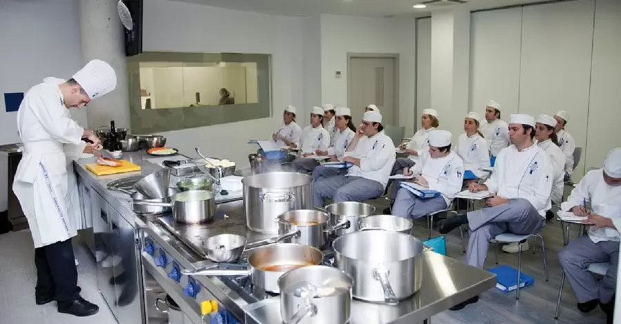 В Україні з'явиться нова спеціальність - «Кухар навчального закладу»