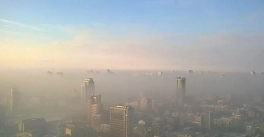 В Киеве ухудшилось качество воздуха, власти рекомендуют не выходить на улицу и закрыть окна