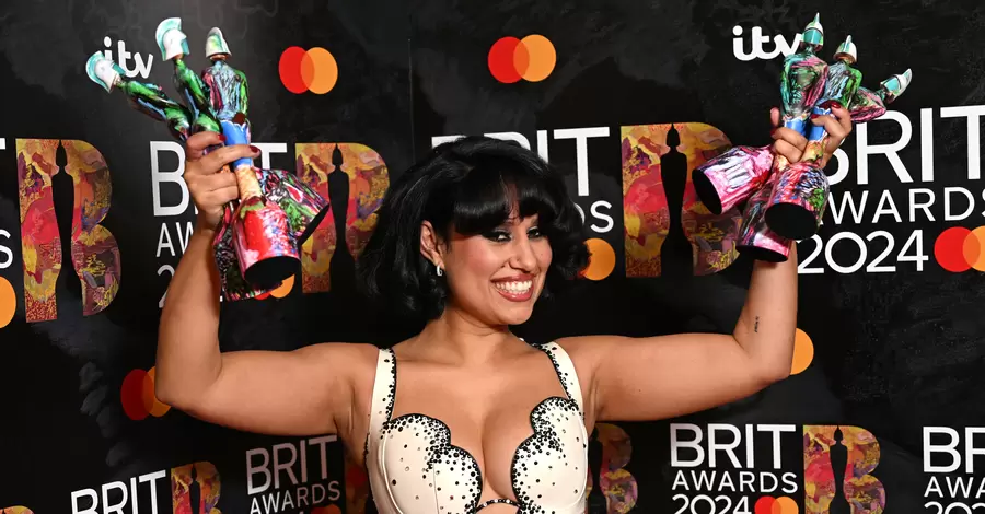 Співачка RAYE забрала головні нагороди на премії Brit Awards -2024