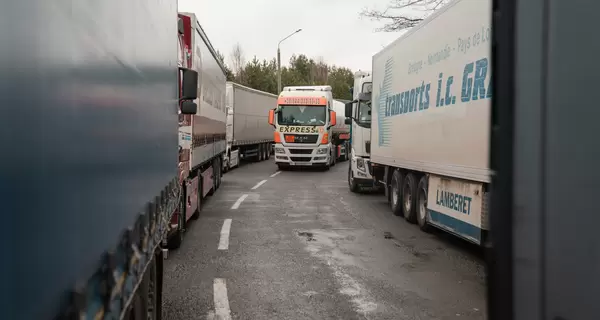 На украино-польской границе не было случаев блокирования военных грузов или гумпомощи, - Шмыгаль 