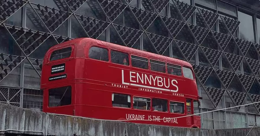 Легендарный красный автобус-кафе Lenny Bus теперь будет стоять возле Житнего рынка 