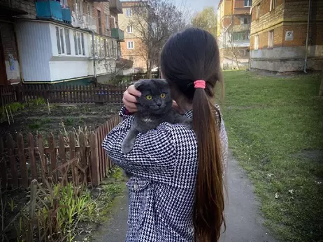 На Львівщині дівчина хотіла врятувати кота, а довелося рятувати ще й її 