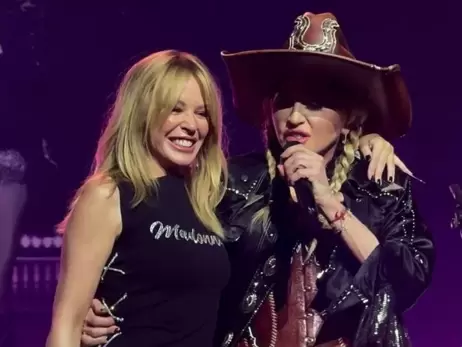 Відео дня - Мадонна у капелюсі українського бренду заспівала «I Will Survive» з Кайлі Міноуг