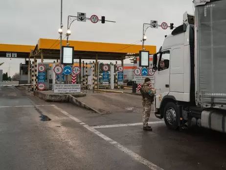 На границе с Польшей в очередях стоят 2 300 грузовиков – ГПС