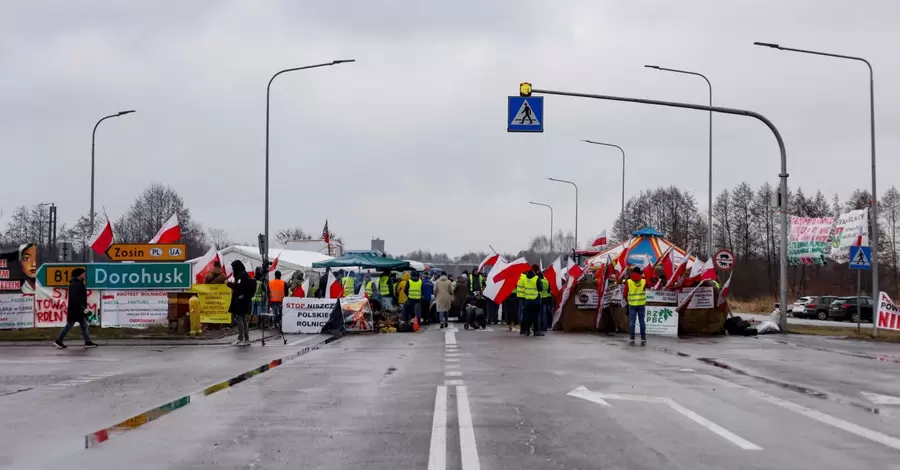 Поляки заблокували рух вантажівок у пункті пропуску «Угринів»