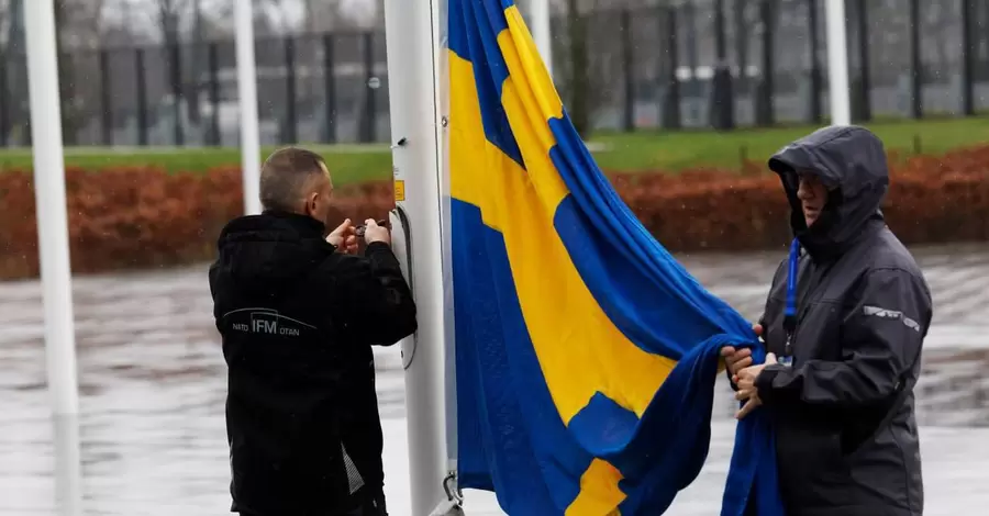 Флаг Швеции подняли перед штаб-квартирой НАТО в Брюсселе