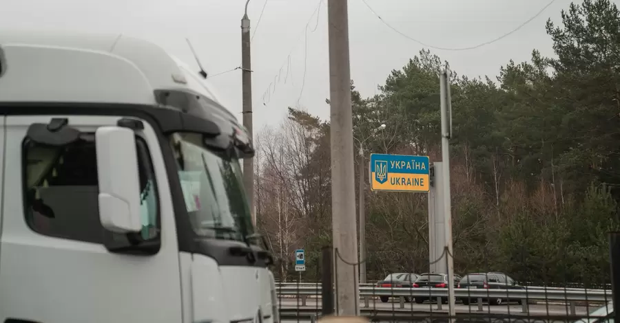 Поляки начали задерживать на границе пассажирские автобусы, - Мининфраструктуры