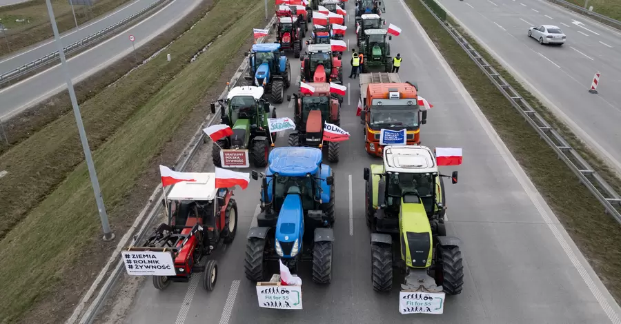 Польські фермери повністю перекрили рух вантажівок з України на чотирьох напрямках