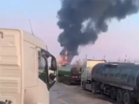 РФ заявила об атаке 40 БПЛА в 6 областях, в Рязани горит нефтезавод