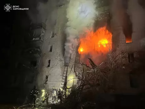 РФ сбросила авиабомбу на жилую многоэтажку в Купянске