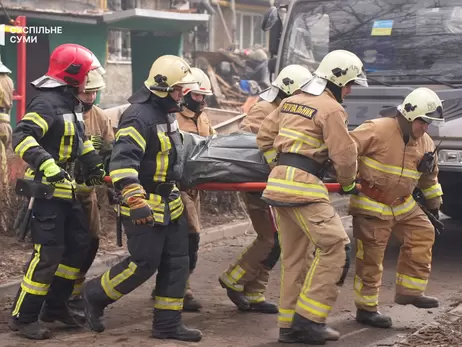 В Сумах из-под завалов спасатели достали тело второго погибшего 