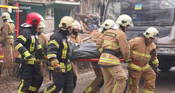 Из-под завалов дома в Сумах достали тело погибшего человека