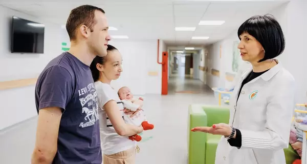 Во Львове врачи выходили младенца, родившегося весом 570 граммов