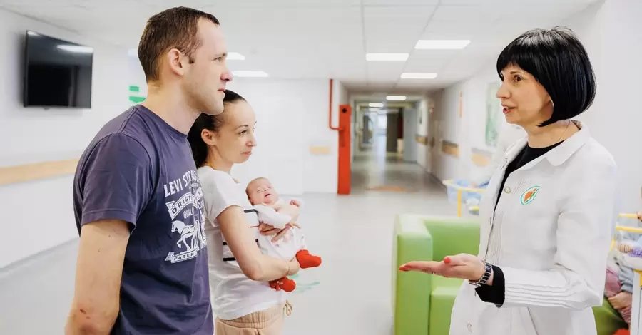 У Львові лікарі виходили немовля, яке народилося з вагою 570 грамів
