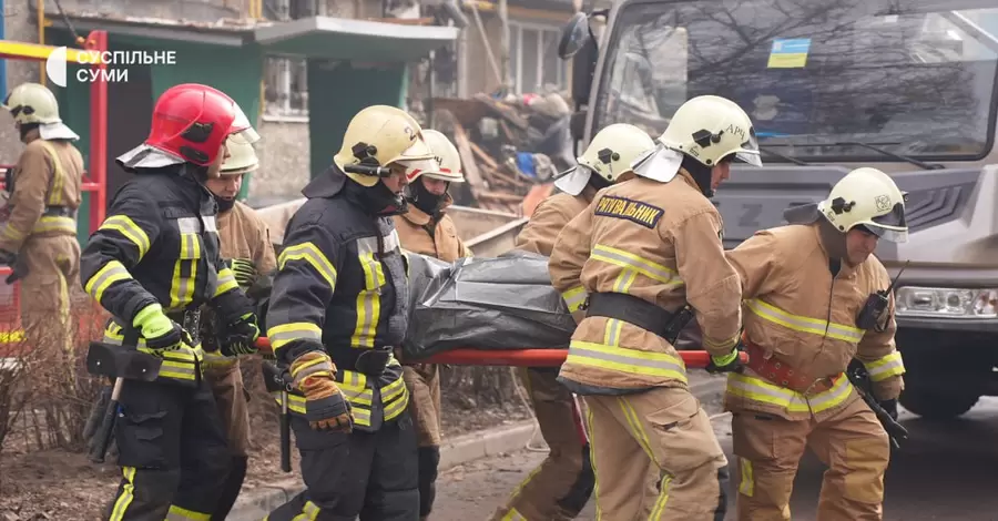 В Сумах из-под завалов достали тело третьего погибшего