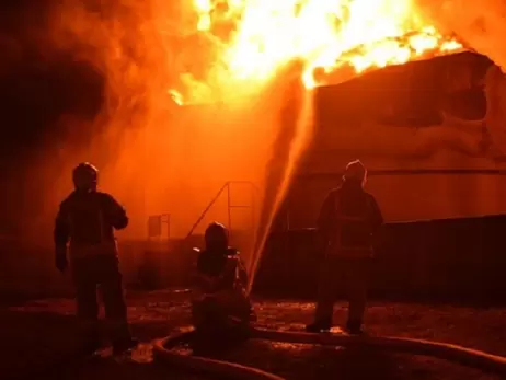 В результате дроновой атаки в РФ горят два нефтеперерабатывающих завода