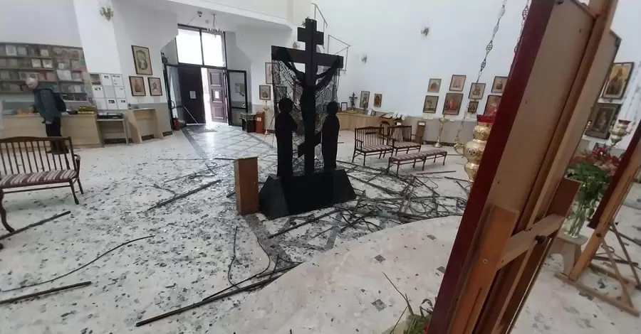У Києві внаслідок ракетної атаки Росії пошкоджено храм ПЦУ на Татарці