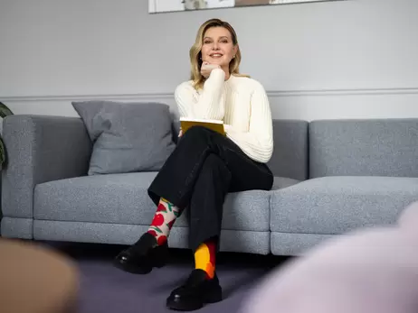 Елена Зеленская надела разные носки, поддержав международную акцию