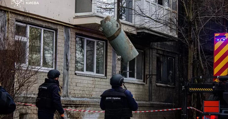 У Києві знищили ракету Х-101, яка впала біля будинку під час ранкової атаки