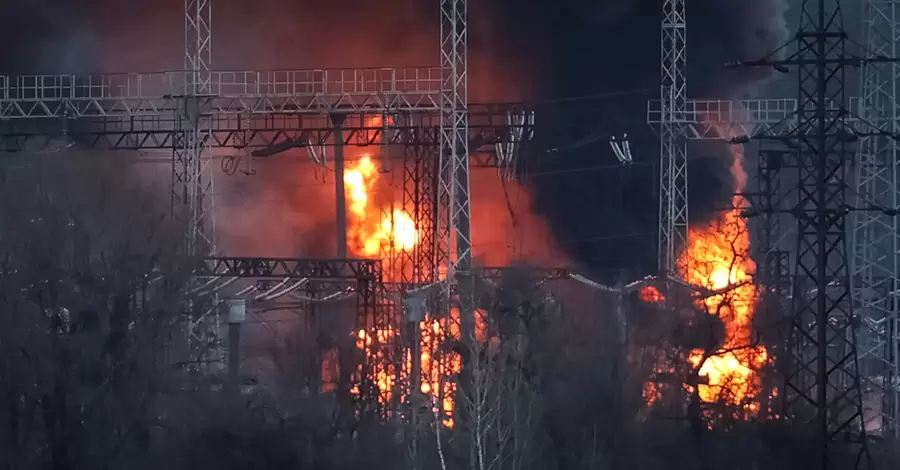 Росіяни вдруге за добу вдарили балістикою по Одещині, зайнялася пожежа 