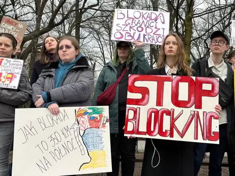 Біля будинку уряду в Варшаві поляки й українці протестували проти блокади кордону